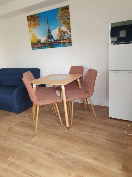Studio Equipe Et Meuble St Cyprien Saint-Cyprien  Buitenkant foto